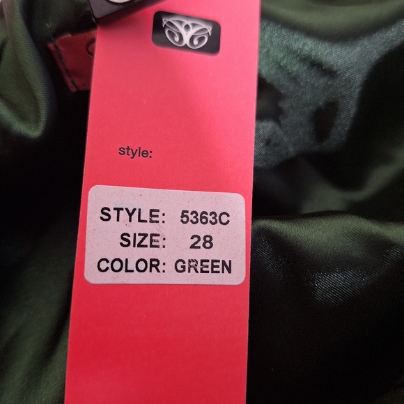 NWT Chi,Chi London " The Emerald Elegance".  Plus size Prom formal size 28. - Picture 14 of 14